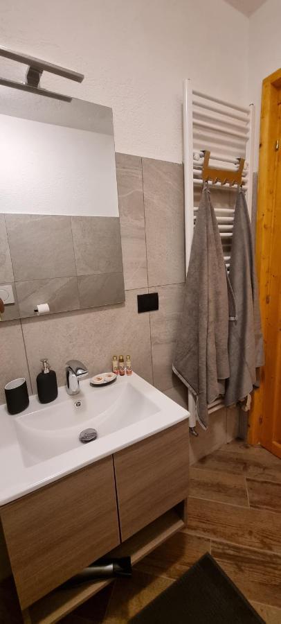 Lo Noyer Et Les Roses Bed & Breakfast Saint Nicolas Bagian luar foto
