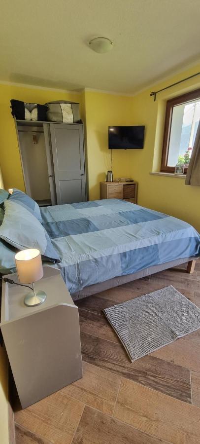 Lo Noyer Et Les Roses Bed & Breakfast Saint Nicolas Bagian luar foto
